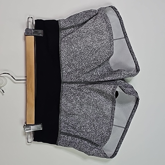 Lululemon white and black size 2 Speed Shorts - Picture 1 of 7